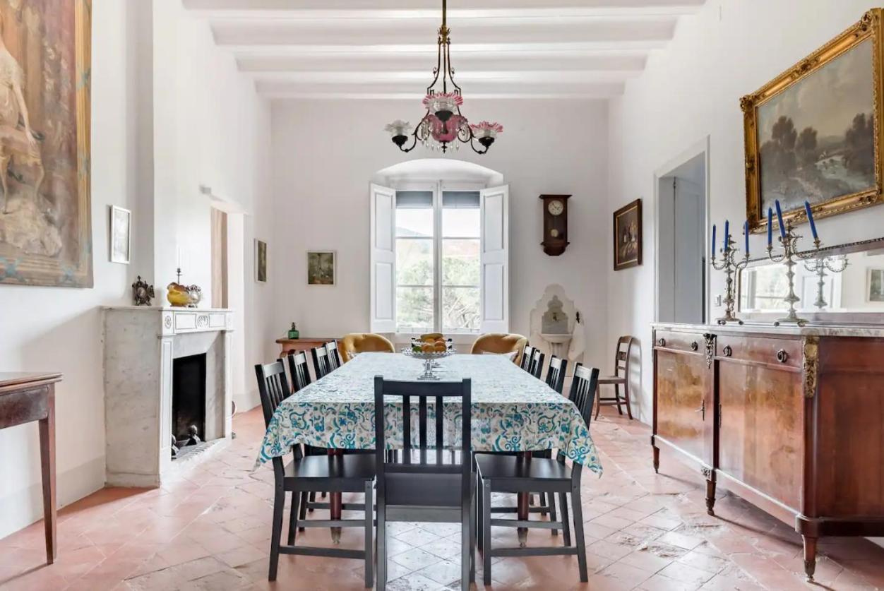 אלייה Can Rovira - Stunning Neoclassical Mansion, Just 20 Min Drive From Barcelona City Center, Ideal For Groups And Families מראה חיצוני תמונה