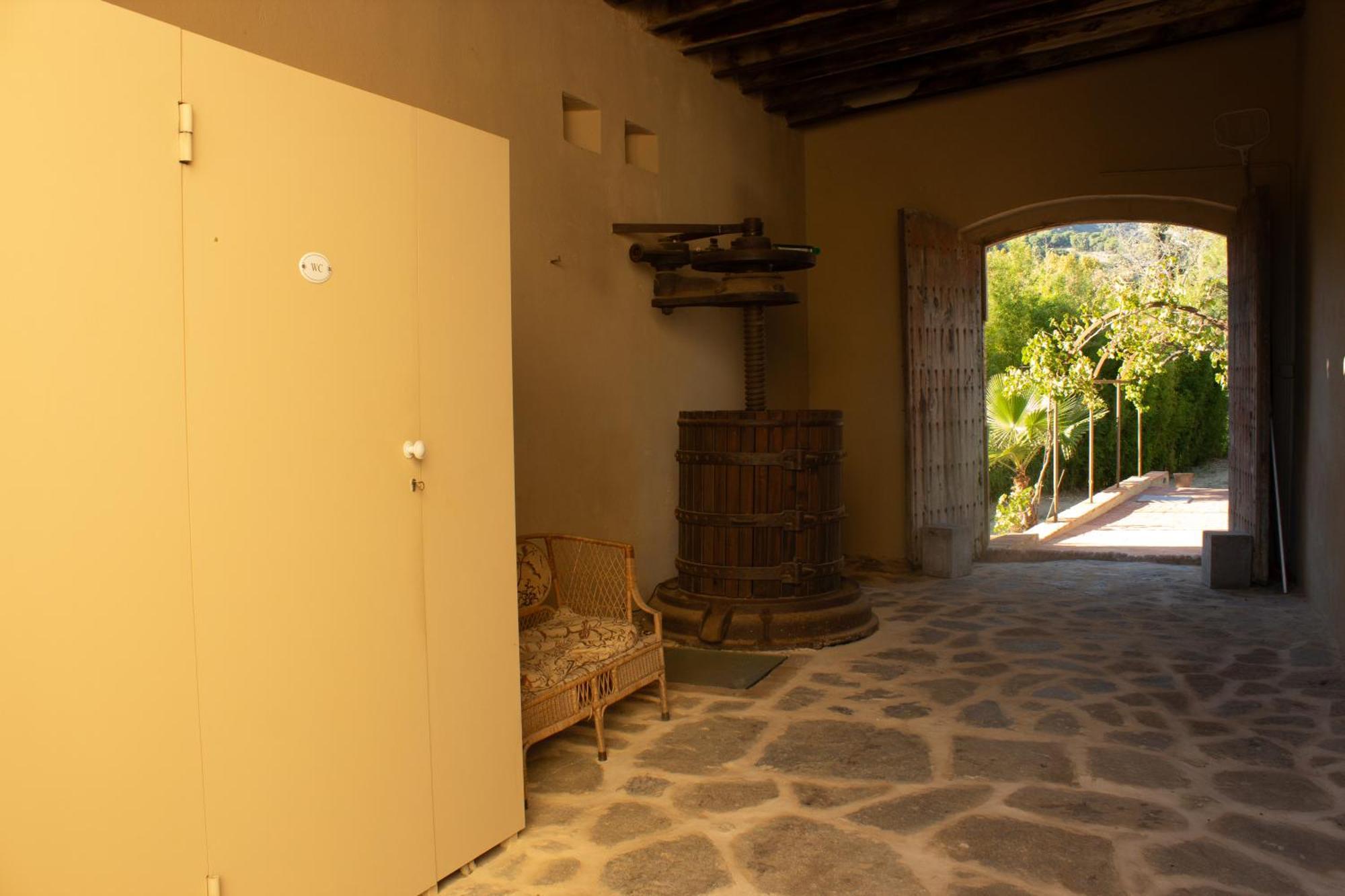 אלייה Can Rovira - Stunning Neoclassical Mansion, Just 20 Min Drive From Barcelona City Center, Ideal For Groups And Families מראה חיצוני תמונה